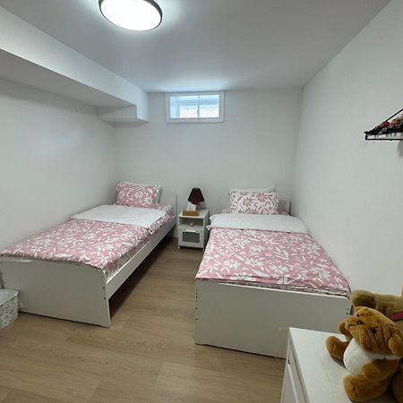 Cozy, Brand-New, 2Bdr,Walkout Apt, Free Parking 列治文山 外观 照片