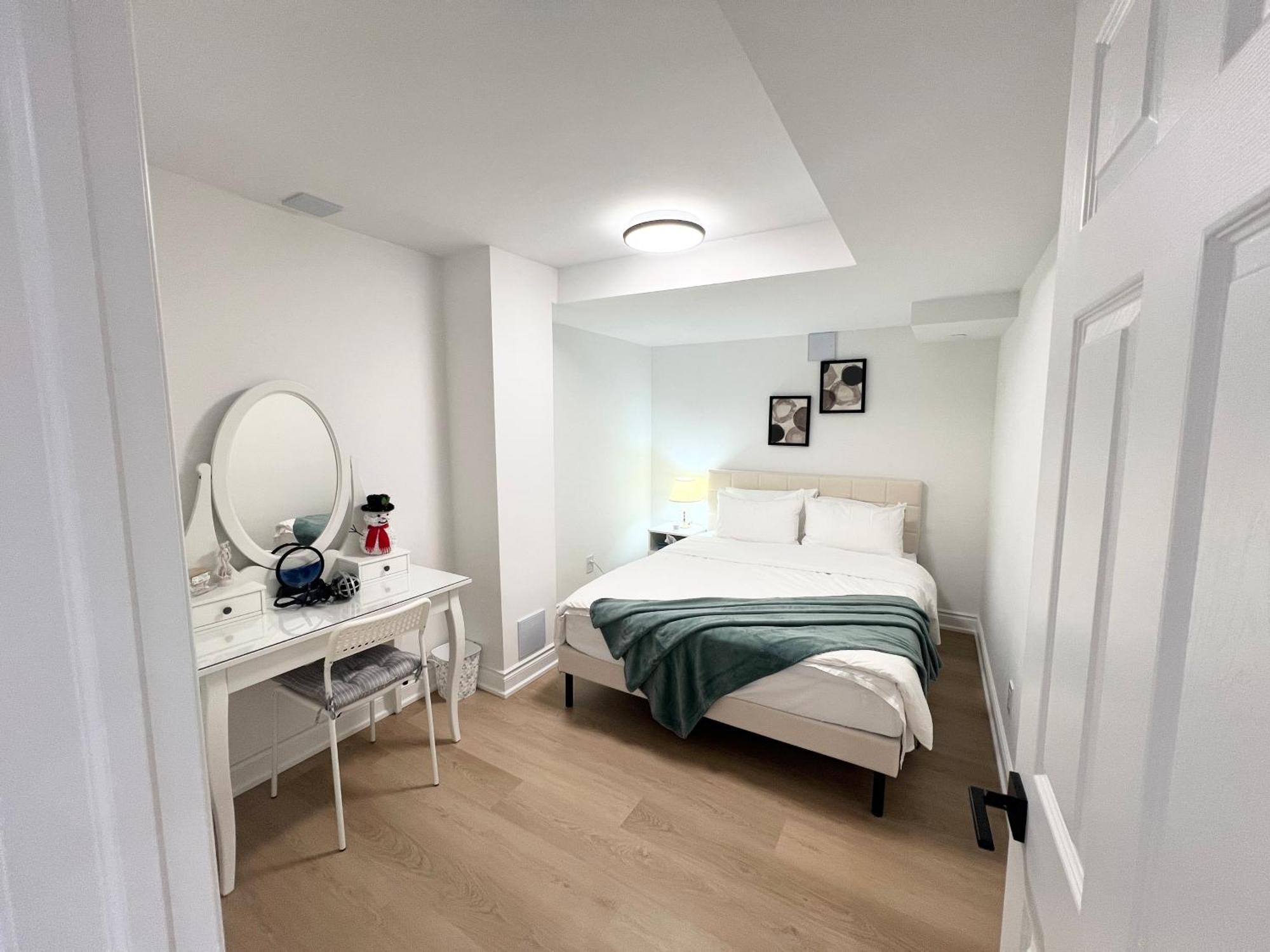 Cozy, Brand-New, 2Bdr,Walkout Apt, Free Parking 列治文山 外观 照片