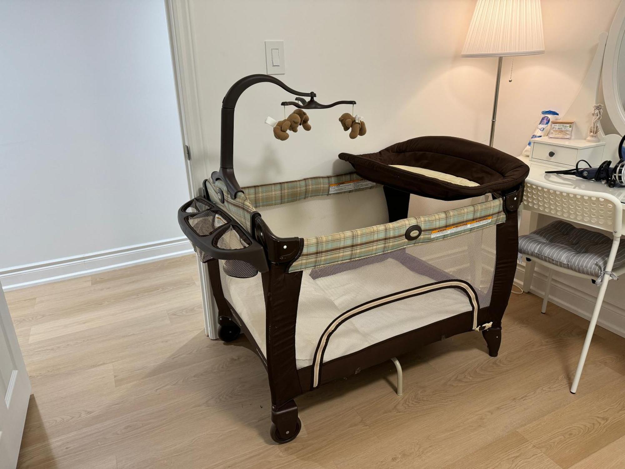 Cozy, Brand-New, 2Bdr,Walkout Apt, Free Parking 列治文山 外观 照片
