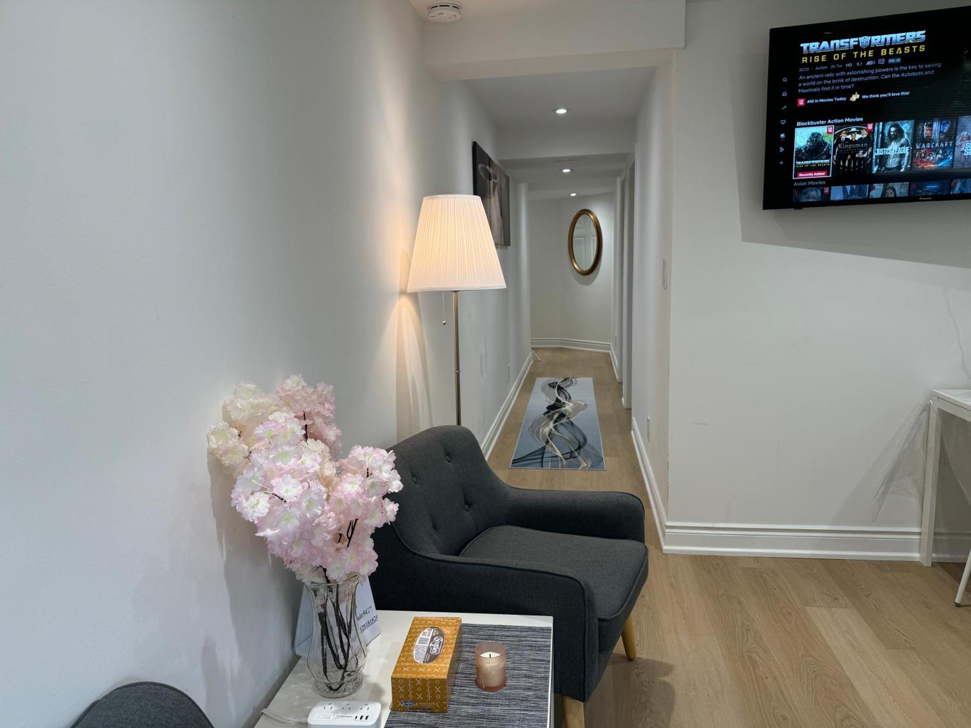 Cozy, Brand-New, 2Bdr,Walkout Apt, Free Parking 列治文山 外观 照片