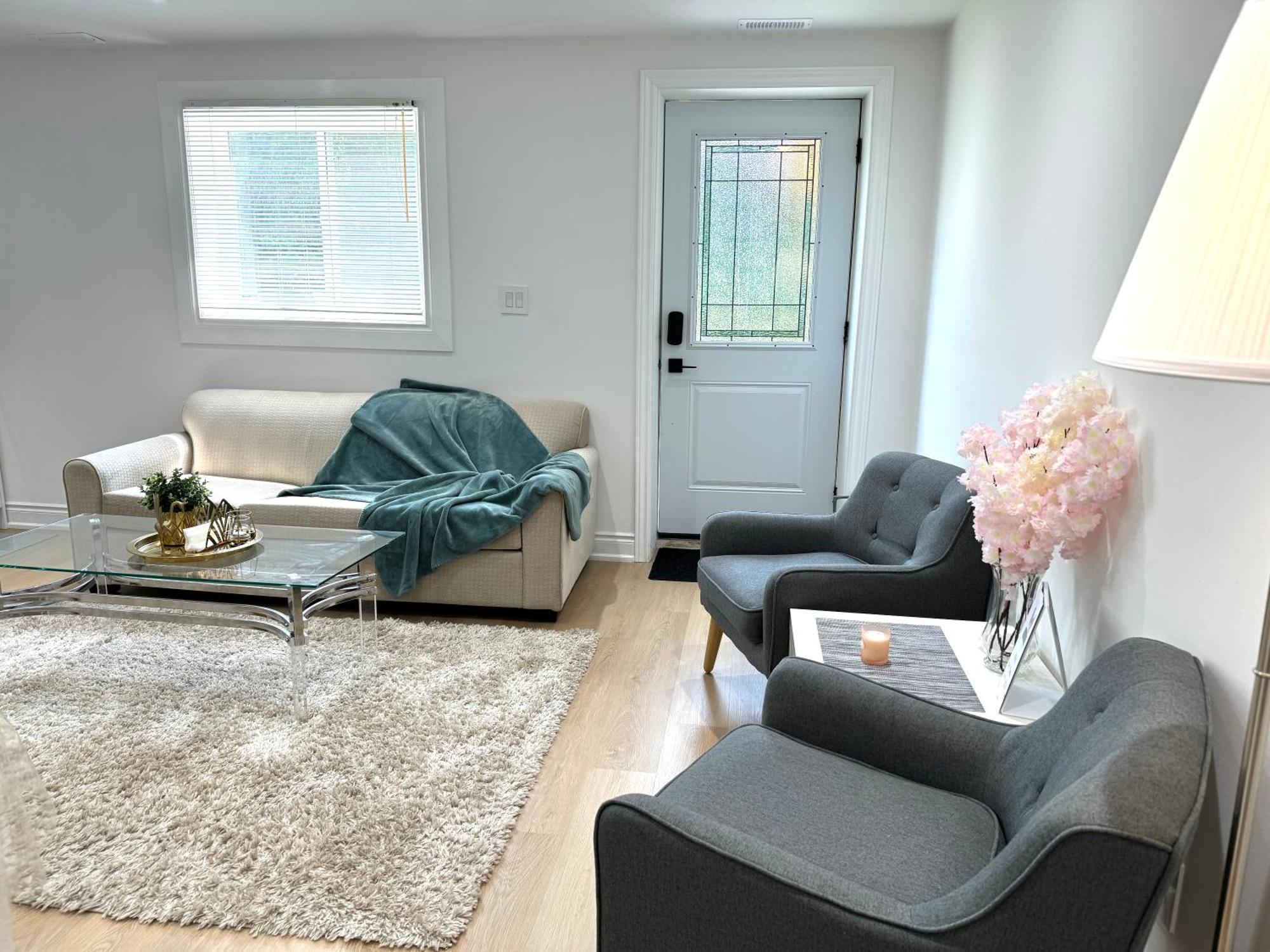 Cozy, Brand-New, 2Bdr,Walkout Apt, Free Parking 列治文山 外观 照片