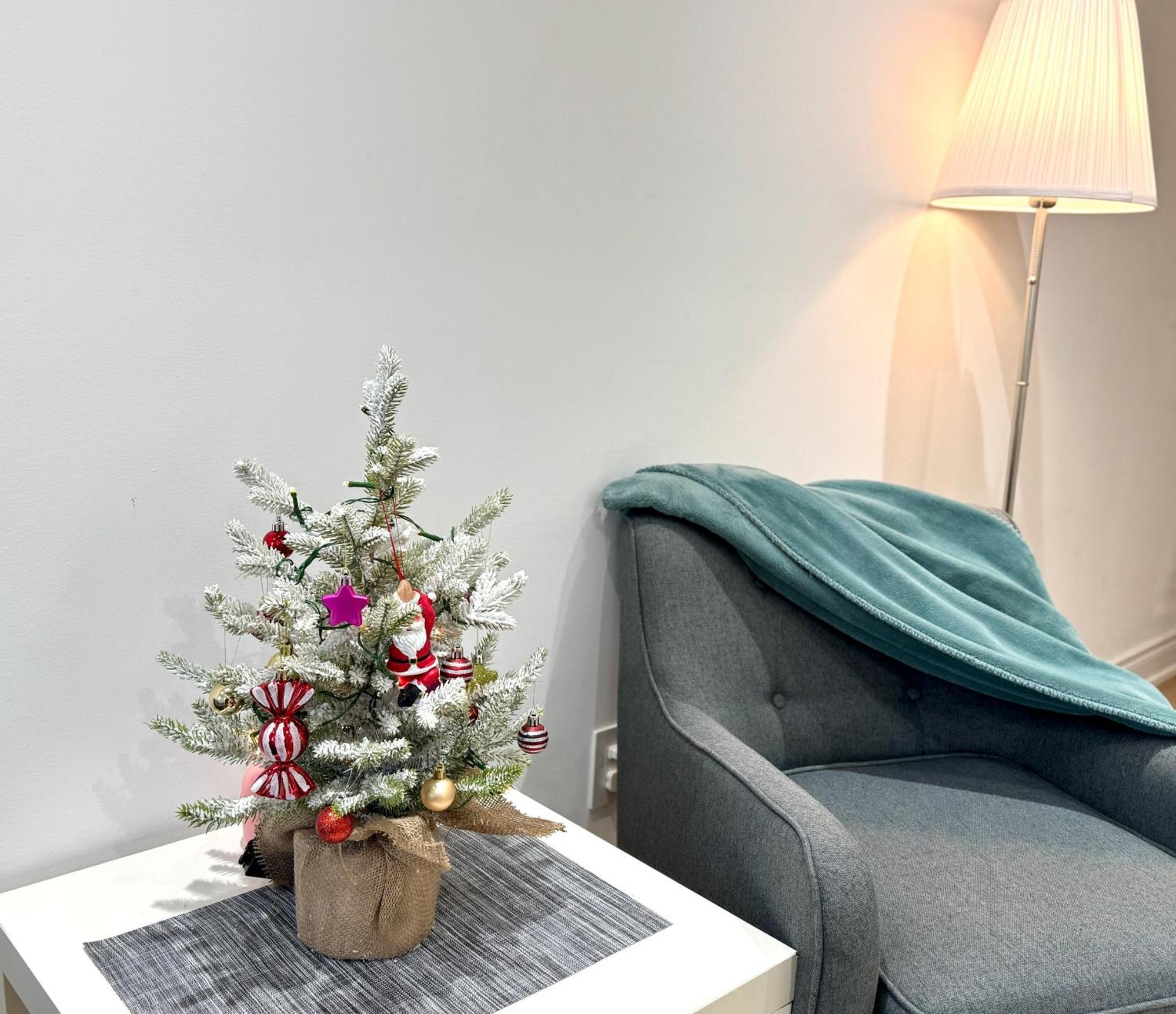 Cozy, Brand-New, 2Bdr,Walkout Apt, Free Parking 列治文山 外观 照片