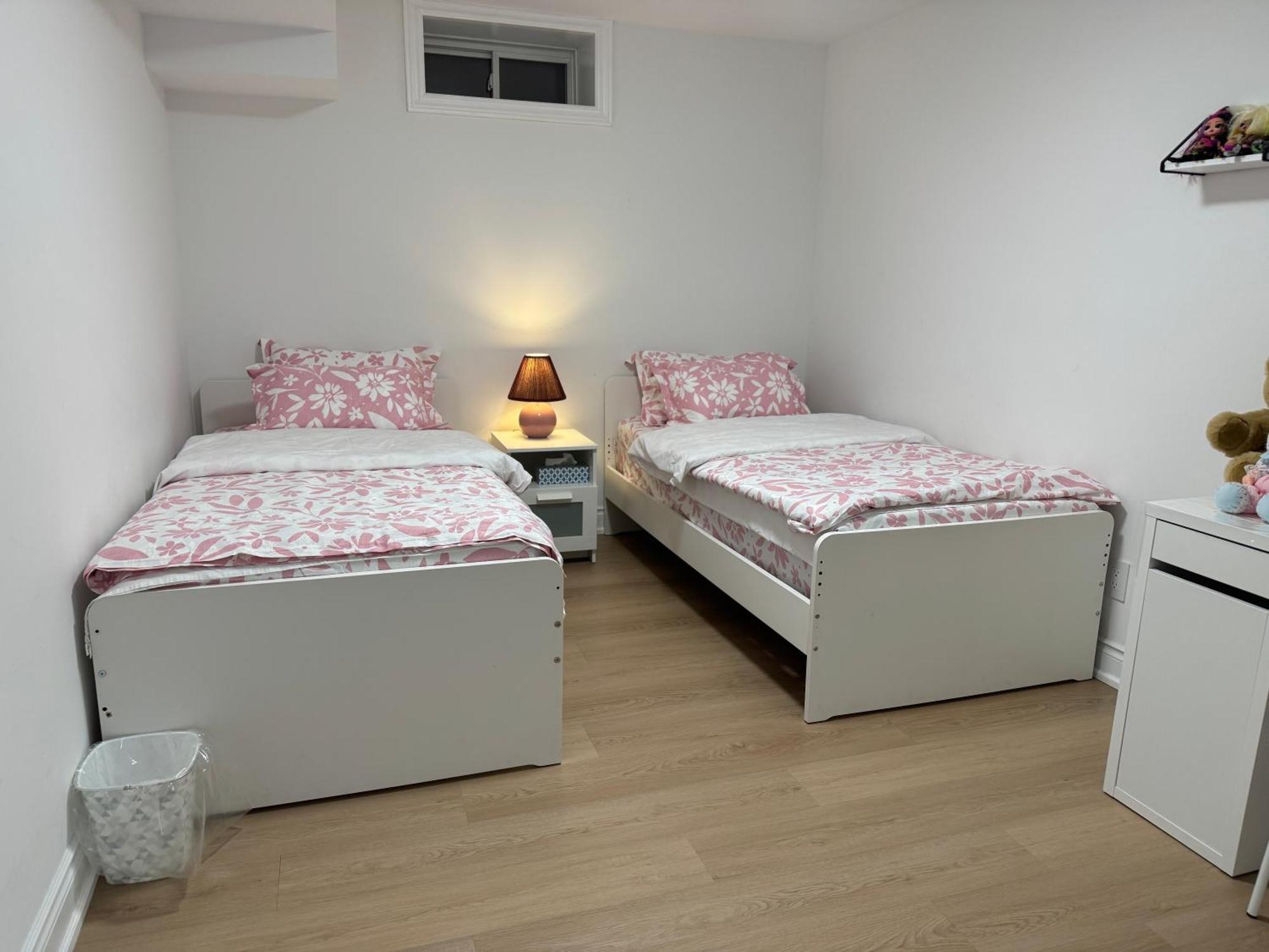 Cozy, Brand-New, 2Bdr,Walkout Apt, Free Parking 列治文山 外观 照片