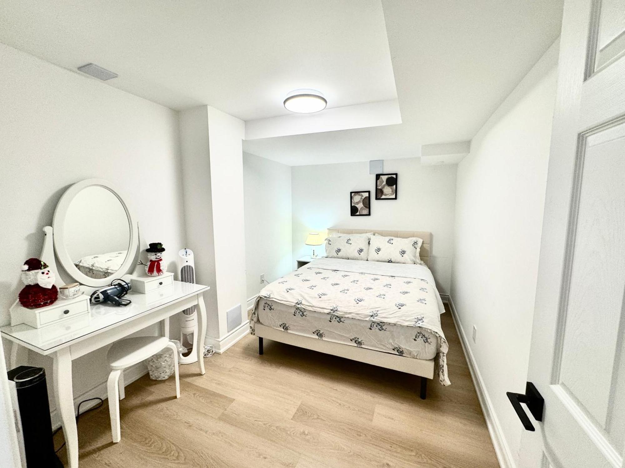 Cozy, Brand-New, 2Bdr,Walkout Apt, Free Parking 列治文山 外观 照片